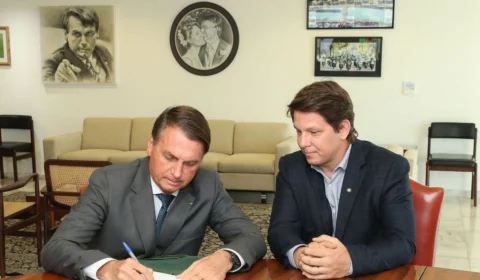 Bolsonaro assina decreto que regulamenta a Lei Rouanet
