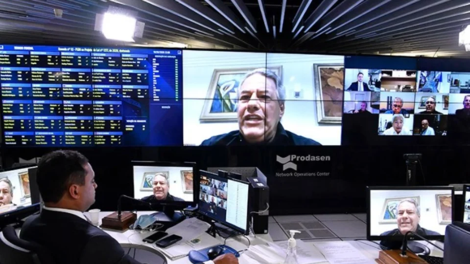 Projeto aumenta pena para quem descumprir medidas protetivas à mulher