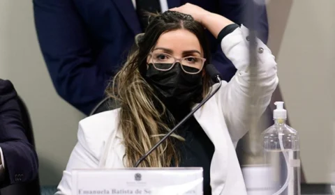 Diretora da Precisa contradiz depoentes sobre fatura da Covaxin
