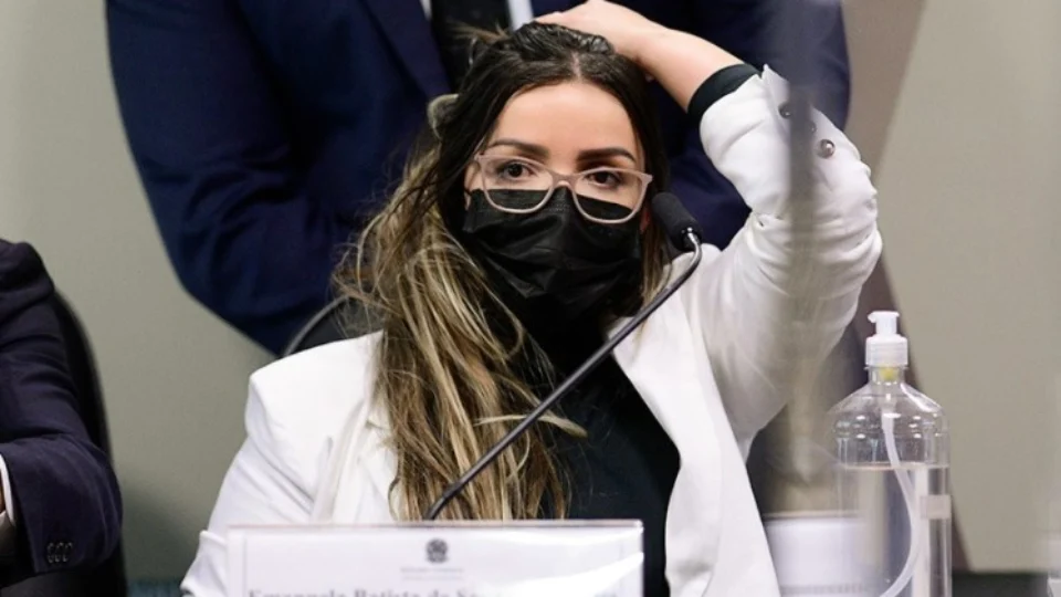 Diretora da Precisa contradiz depoentes sobre fatura da Covaxin
