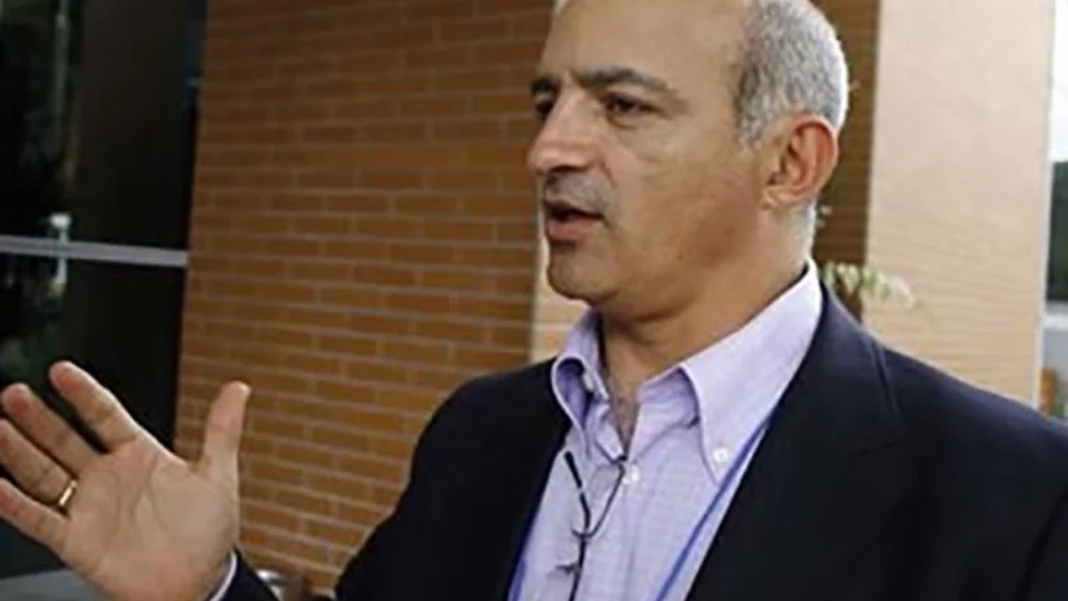 Com dispensa de licitação, prefeito de Manaquiri paga quase R$ 800 mil por madeira