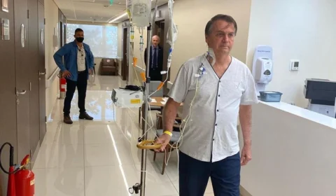 Bolsonaro publica foto andando em hospital de São Paulo