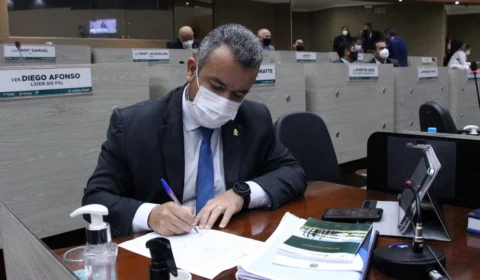 Prefeitura atende pedido do vereador Peixoto e realiza mutirão de limpeza