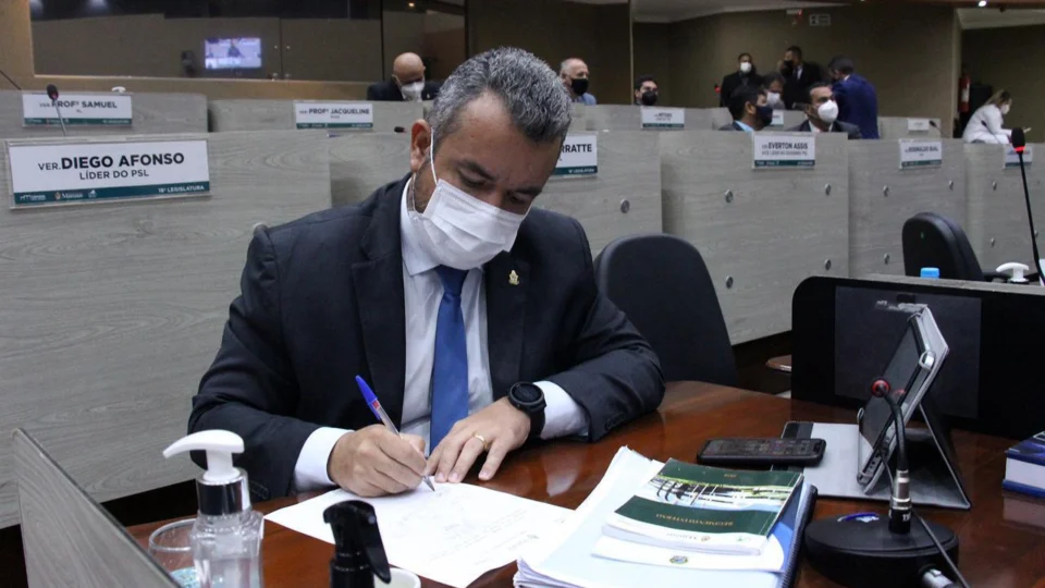 Prefeitura atende pedido do vereador Peixoto e realiza mutirão de limpeza