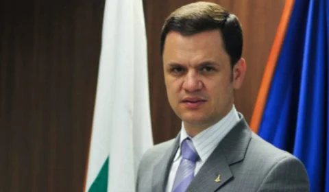 Torres deixa celular nos EUA, e PF busca acesso via nuvem