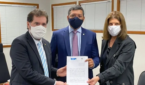 Ouvidor do Senado, Plínio Valério assina acordo com ALEAM