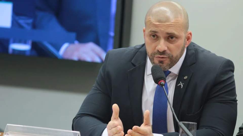 Conselho de Ética da Câmara aprova suspensão do mandato de Silveira