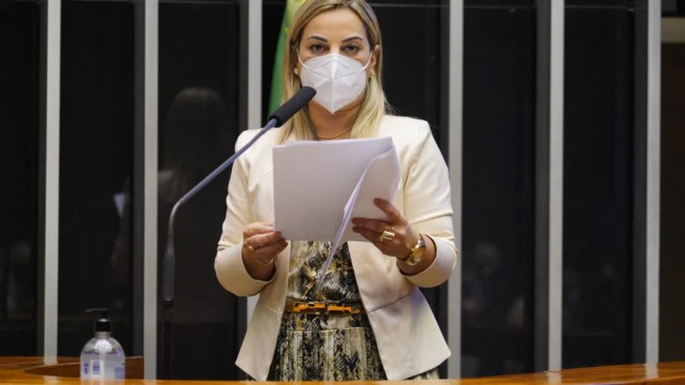 Projeto atribui à justiça comum competência para julgar crimes de violência doméstica envolvendo militares