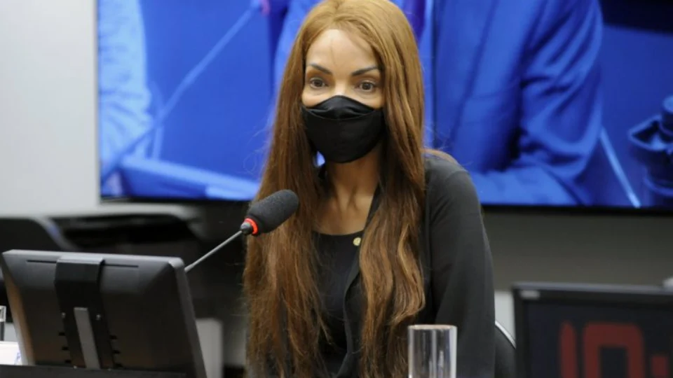 CCJ rejeita recurso de Flordelis contra cassação do seu mandato; caso vai ao Plenário