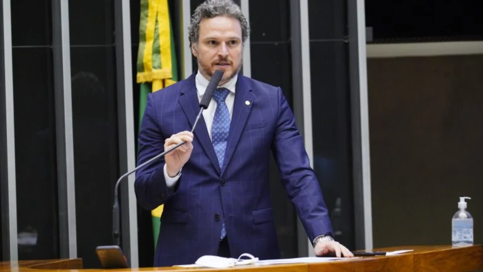 Comissão aprova projeto que prevê saque do FGTS a partir dos 65 anos