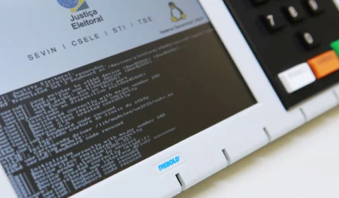 Ex-presidentes do TSE divulgam nota em defesa do processo eleitoral