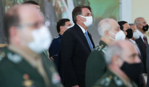 Bolsonaro participa de solenidade de promoção de oficiais-generais