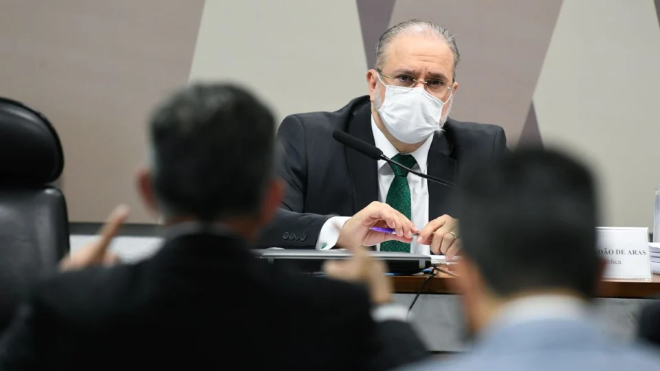 Aras diz não querer ser lembrado como quem criminalizou a política