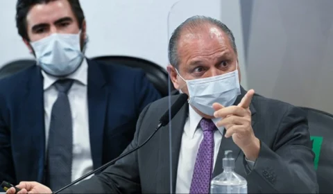 Após tumulto, Aziz encerra CPI e Barros é convocado para prestar novo depoimento