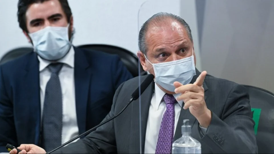 Após tumulto, Aziz encerra CPI e Barros é convocado para prestar novo depoimento