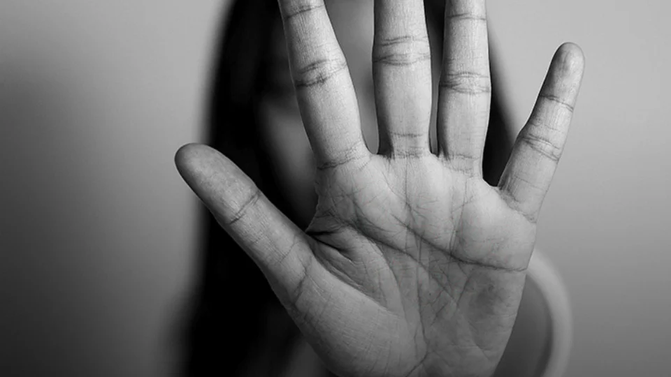 Lei que multa agressor de mulher em até R$ 2 mil está em vigor no Amazonas