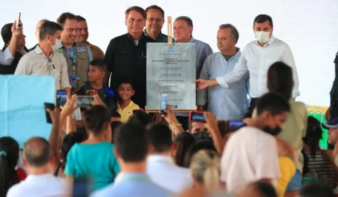 Wilson Lima recebe presidente Bolsonaro e acompanha entrega de 500 apartamentos populares, em Manaus