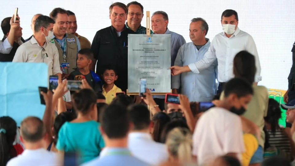 Wilson Lima recebe presidente Bolsonaro e acompanha entrega de 500 apartamentos populares, em Manaus