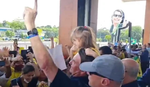 Em Manaus, Bolsonaro afirma que produtos irão chegar mais baratos à população