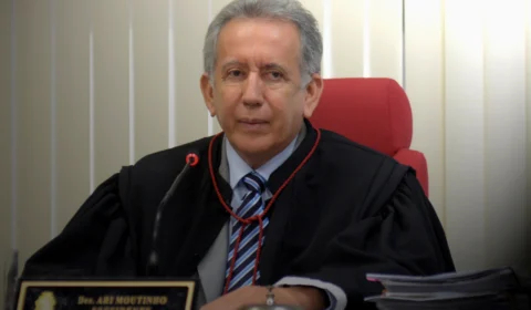 Após 46 anos na magistratura do Amazonas, desembargador Ari Moutinho se aposenta