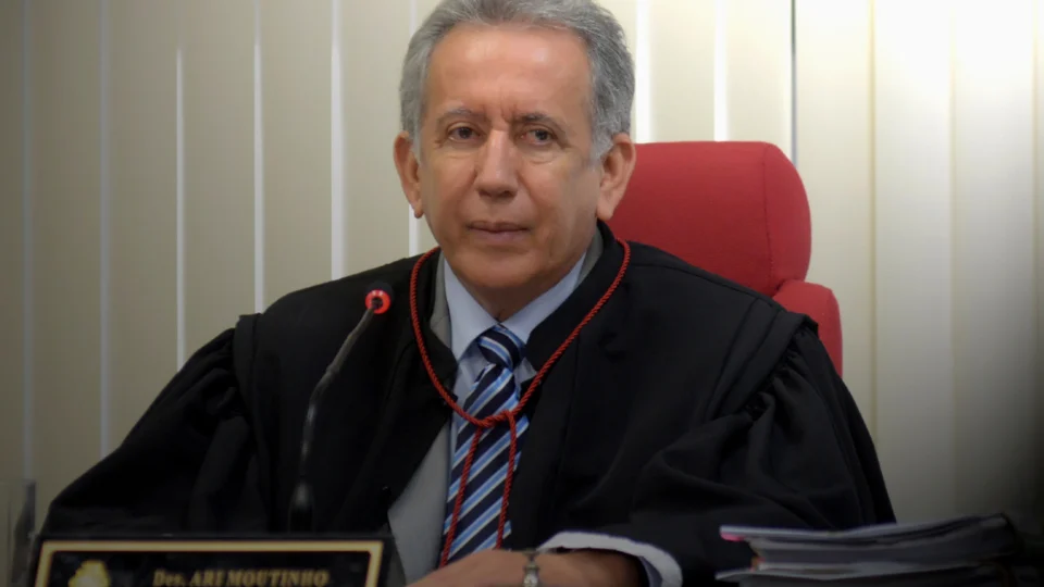 Após 46 anos na magistratura do Amazonas, desembargador Ari Moutinho se aposenta
