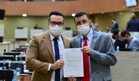 Rodrigo Guedes e Sassá apresentam requerimento para criação da CPI da Águas de Manaus