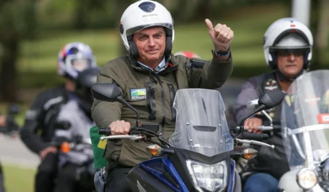 Bolsonaro participa de passeio de moto em Florianópolis