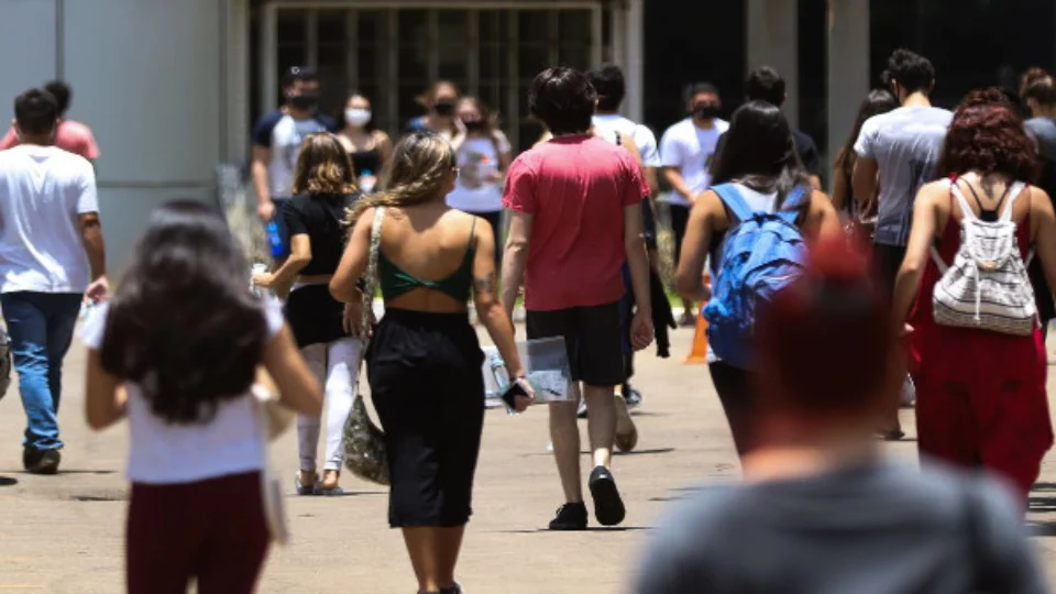 Partidos e entidades de classe questionam regras para isenção da taxa de inscrição no Enem