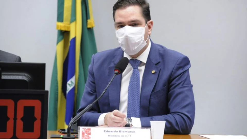 Comissão debate possível compra da Latam pela Azul