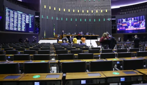 Câmara aprova texto-base do projeto de privatização dos Correios