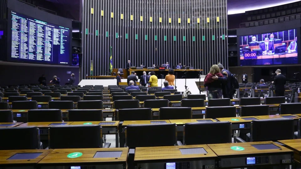 Câmara aprova texto-base do projeto de privatização dos Correios