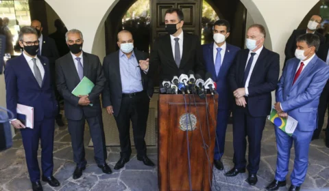 Governadores e presidente do Senado discutem defesa da democracia