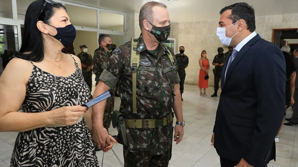 Wilson Lima agradece apoio do Exército no enfrentamento da pandemia de Covid-19, durante troca de comando do CMA