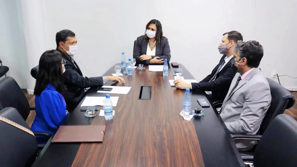 Felipe Souza e OAB-AM assinam acordo de cooperação para melhor o trânsito e o transporte no AM