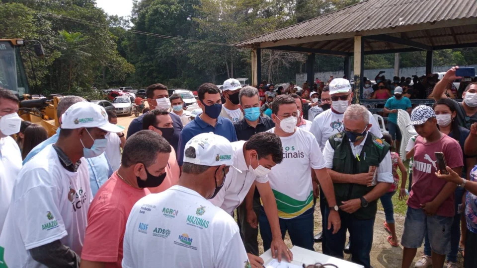 Vereador Peixoto acompanha governador Wilson Lima na assinatura da ordem de serviço do ‘SOS Vicinais’