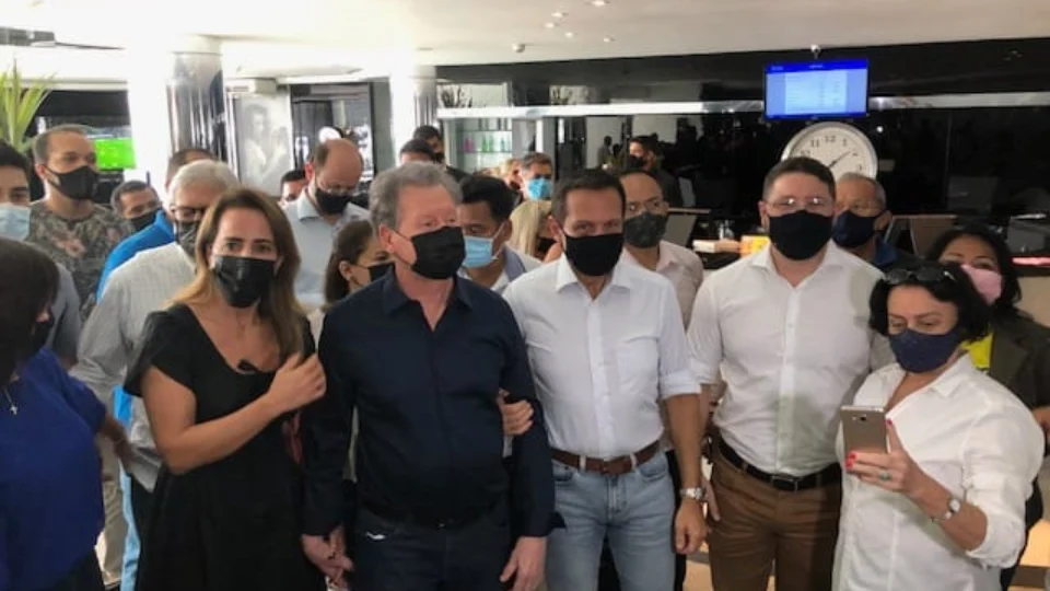 Ao lado de Arthur Neto, Elizabeth Valeiko e Carlos Almeida, João Dória visita Manaus e diz que não veio falar de prévias