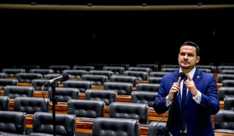 Urgência na tramitação de PL que prevê vagas de emprego para vítimas de violência doméstica é aprovado