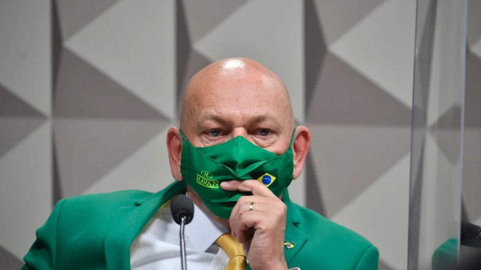 Depoimento de Luciano Hang na CPI da Pandemia é marcado por interrupções