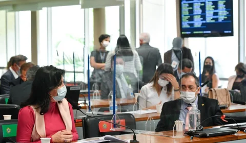 CCJ adia votação da Reforma Eleitoral; relatório barra volta das coligações