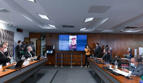 Vídeo de filho de Bolsonaro representa ameaça à CPI da Pandemia, acusam senadores