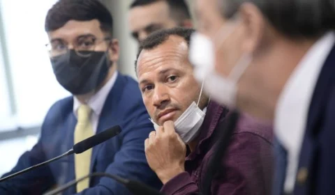 À CPI, motoboy admite saques em espécie para a VTCLog