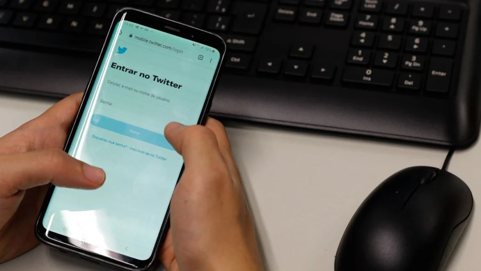 Presidente Jair Bolsonaro assina medida provisória que muda regras de moderação em redes sociais