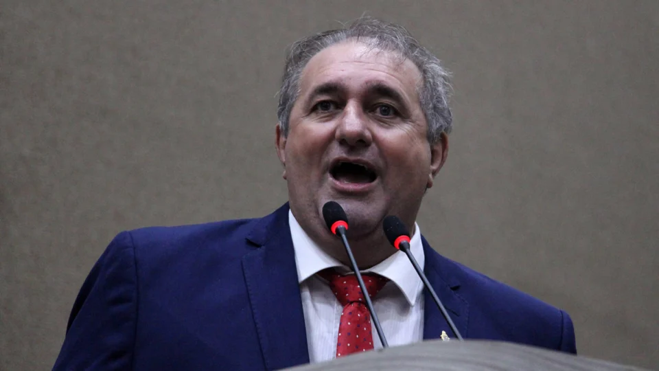 Vereador Sandro Maia tem mandato cassado por juiz do TRE-AM