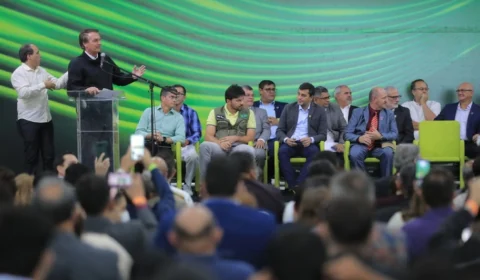 Bolsonaro, Wilson Lima e David Almeida participam da 1ª Consagração Pública de Pastores do Amazonas