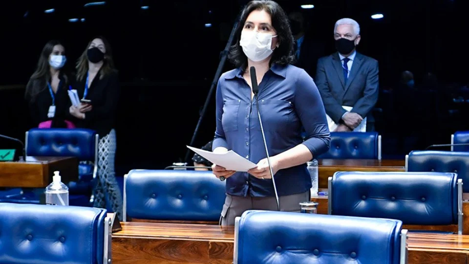 Senadores voltam a defender derrubada do veto à distribuição de absorventes