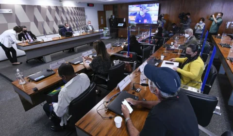 Parentes de vítimas da Covid-19 fazem relatos na CPI da Pandemia e pedem mudanças na lei