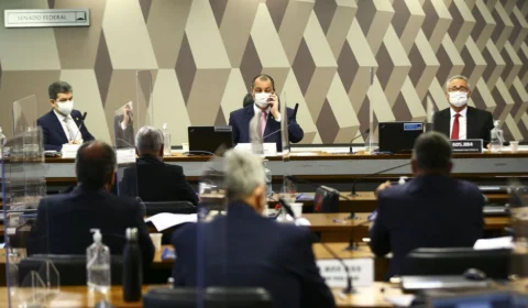 CPI da Pandemia aprova pedido de retratação de presidente Bolsonaro por live