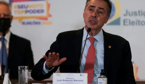 Presidente do TSE volta a defender regulamentação de redes sociais