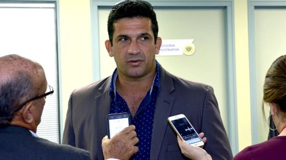 Prefeito de Manacapuru vai gastar mais de R$ 3,2 milhões com peças de veículos