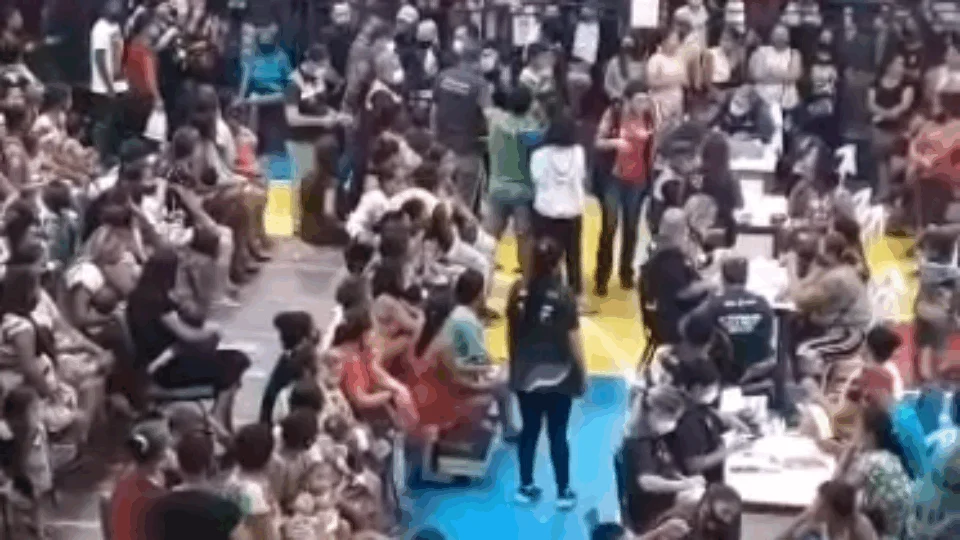 Grupo político de Adail Pinheiro entra com pedido para suspender entrega de benefícios do Governo, população se revolta em Coari